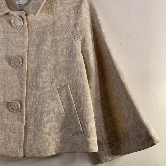 Stunning Emma James Petite Metallic Blazer, Size: 4P, & Color: Cream/Light Gold - Picture 8 of 16